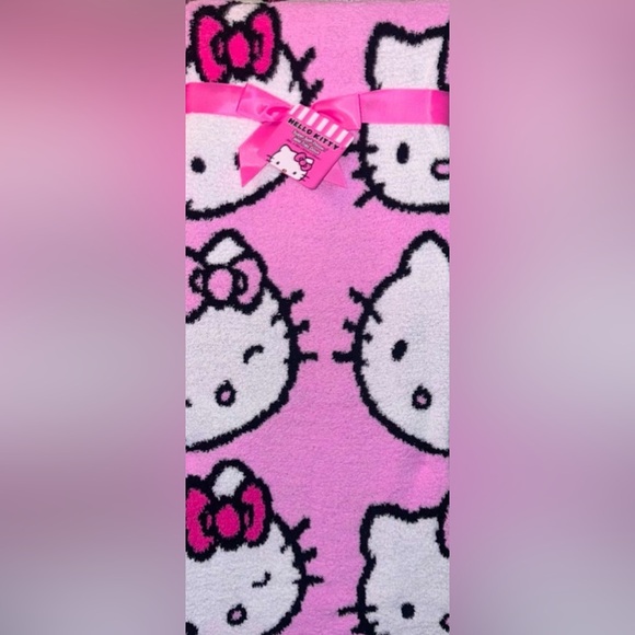 NEW RELEASE PINK HELLO KITTY COZY SOFT THROW BLANKET - Picture 1 of 2